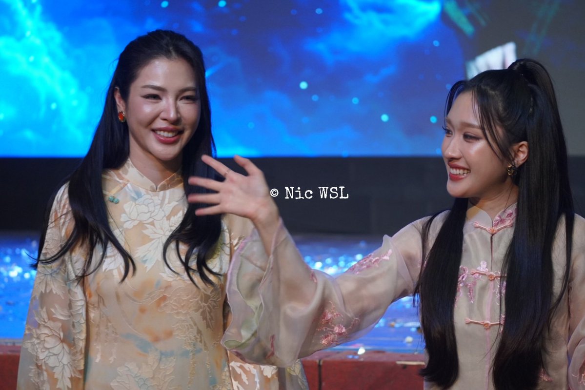 Nic__WSL's tweet photo. Shay dancing hi-bye 

FAYEATOM VIETNAM FANMEET 
#FayeAtom1stFMinHCMC
#FayeAtom #FayePeraya #AtomPariya https://t.co/4F5wvqq0kN