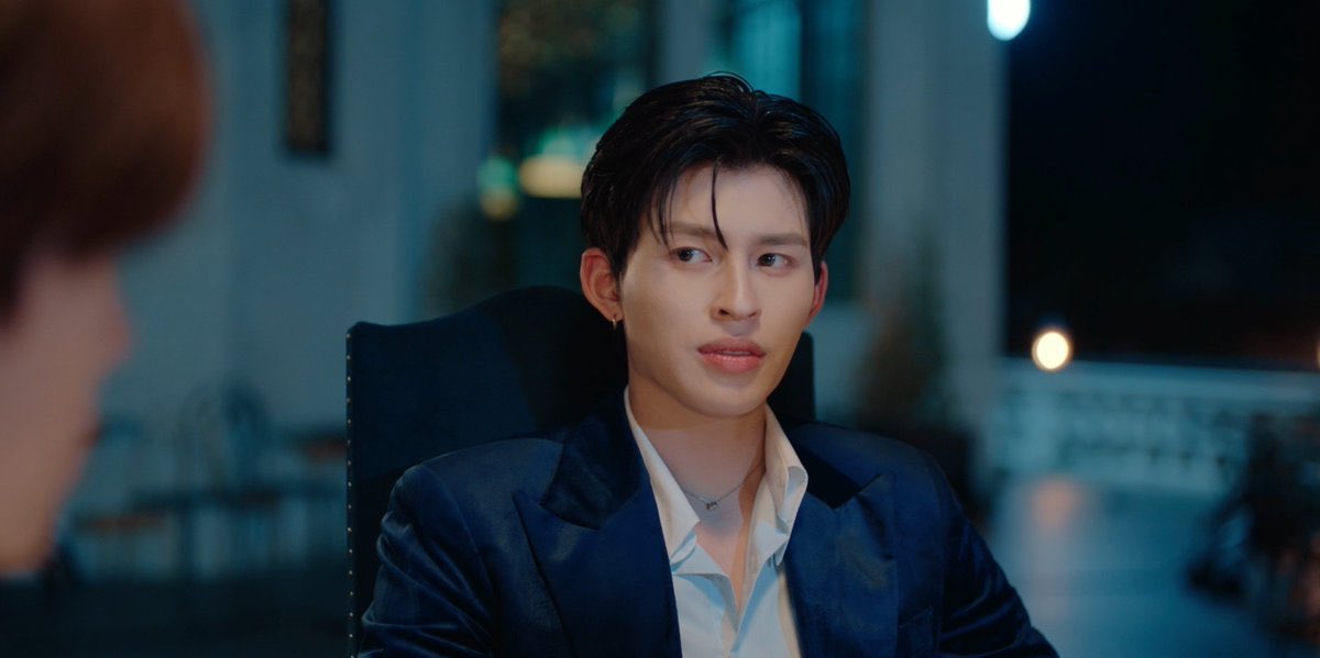 naraslay's tweet photo. let’s talk how Thee isn’t wearing ties around Peach since he said that he likes him more without ties but still wearing it to the office.. HE WILL DO EVERYTHING FOR HIS HUSBAND’S HAPPINESS! https://t.co/ipb5jEBJHQ