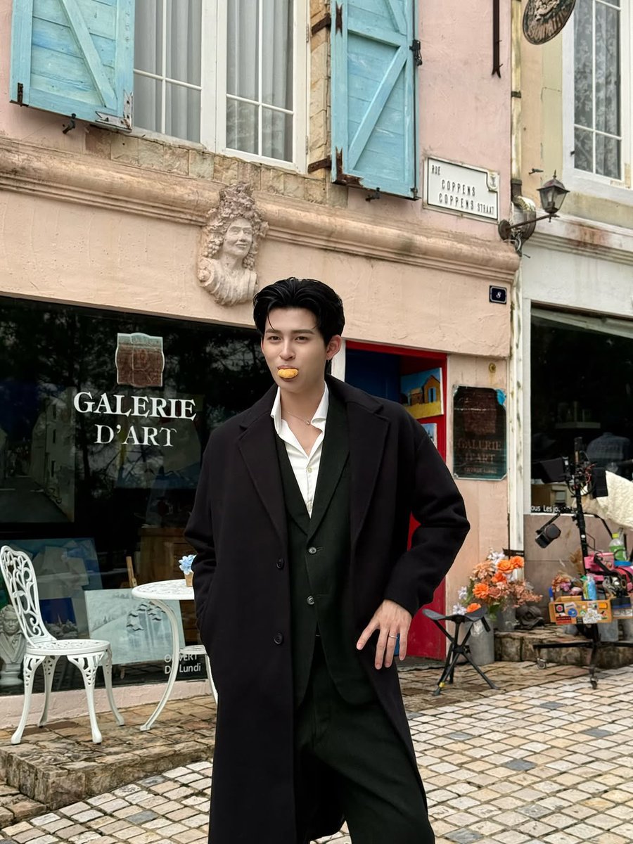 naraslay's tweet photo. let’s talk how Thee isn’t wearing ties around Peach since he said that he likes him more without ties but still wearing it to the office.. HE WILL DO EVERYTHING FOR HIS HUSBAND’S HAPPINESS! https://t.co/ipb5jEBJHQ