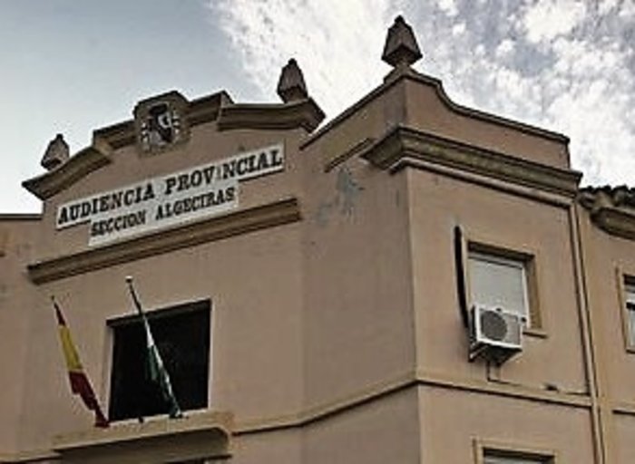 ApdhcroOrg's tweet photo. @ApdhcroOrg ,contará la verdad del #CasoMarcos. Los Magistrados Gutierrez Luna,Hernández Oliveros y Ana Maria Rubio Encina, formaron el Tribunal Canguro,en #Algciras, condenaron al Marcos sin prubas de cargo y un inocente a la cárcel. @MariadelMar_202 @Fmparres @Algeciras01 @coe https://t.co/3lMQ5txm0h