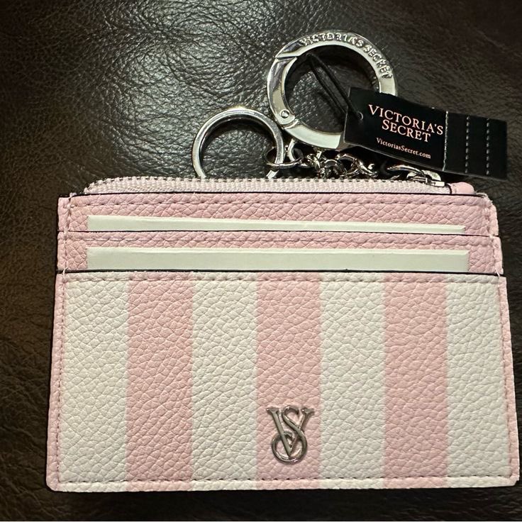 dcirtuo's tweet photo. กระเป๋าตัง Victoria ssecret ไร้ตำหนิ สวยมั้ก
ราคา 990 รสแย้วว
#victoriassecret #ส่งต่อกระเป๋ามือสอง #ตลาดนัดvictoriassecret https://t.co/sSRmKt1Ipc