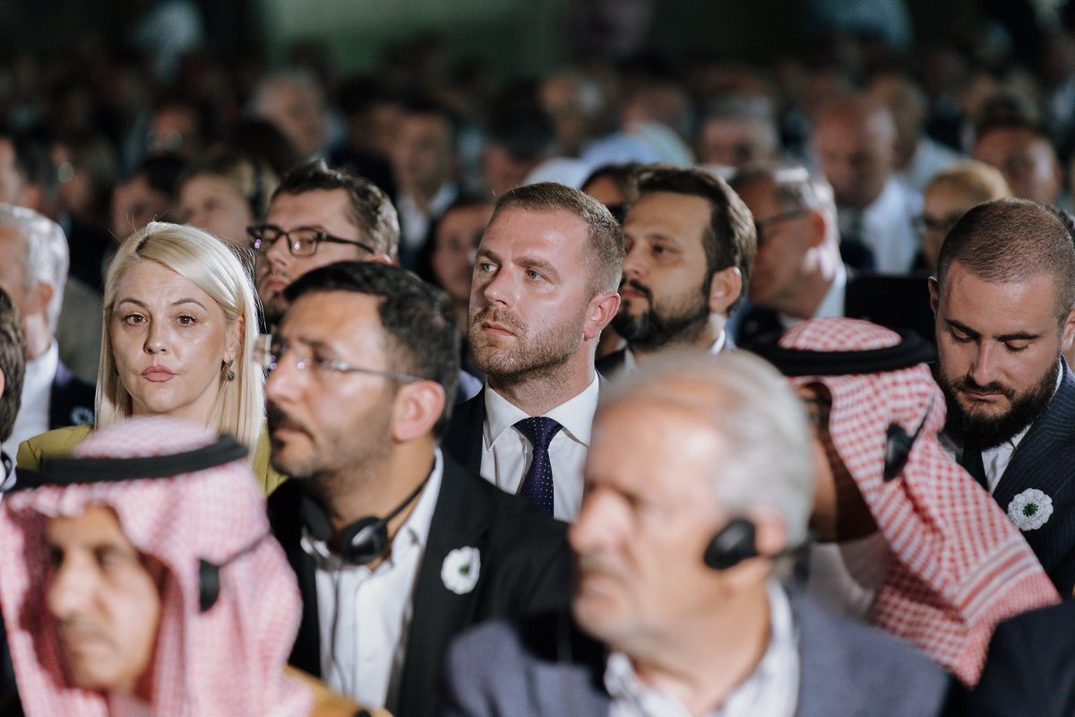 naim_gj's tweet photo. Danas ne govorimo mnogo…
Neke rane vrijeme ne liječi…

Ne možemo promijeniti prošlost, ali možemo sačuvati istinu. 

Vječni rahmet nevinim žrtvama. 🤲 

_________________

Sot nuk flasim shumë…

Ka plagë që koha nuk i shëron…

Nuk mund ta ndryshojmë të kaluarën, por mund ta ruajmë të vërtetën.

Rahmet i përjetshëm për viktimat e pafajshme. 🤲