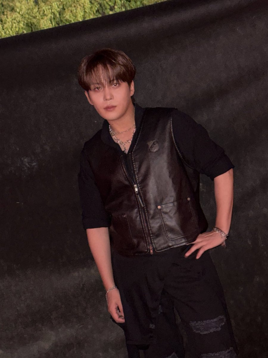 KHJBASE's tweet photo. rock in roma jongho will be in the history books as one of his most iconic looks https://t.co/VYDgIbM8mm