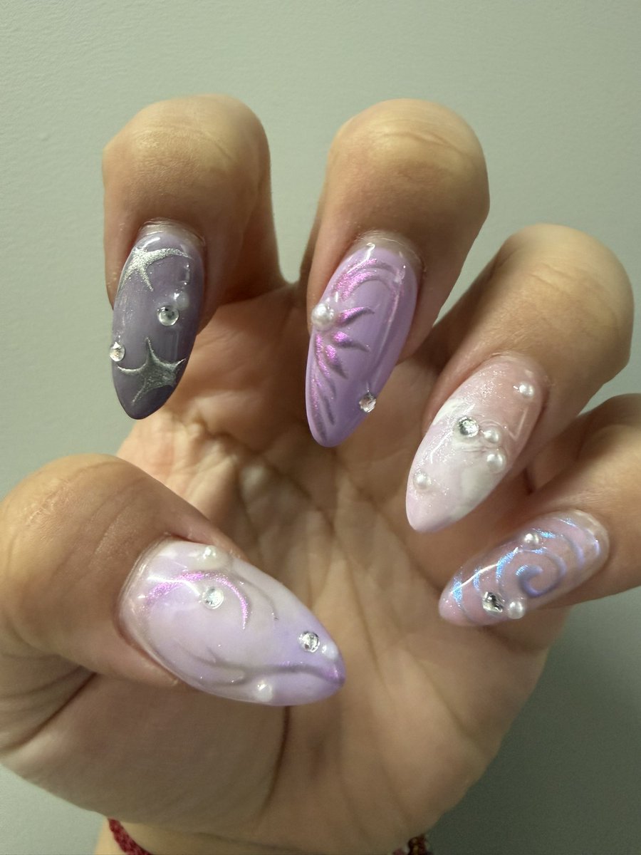heartober's tweet photo. new nails https://t.co/AoSKVwQi8l