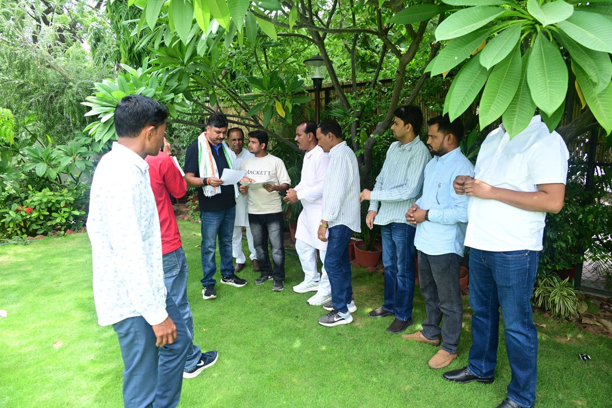 TikaRamJullyINC's tweet photo. आज जयपुर आवास पर आमजन एवं पार्टी कार्यकर्ताओं से आत्मीय मुलाकात की l #जनसुनवाई https://t.co/0VkqAASkHo