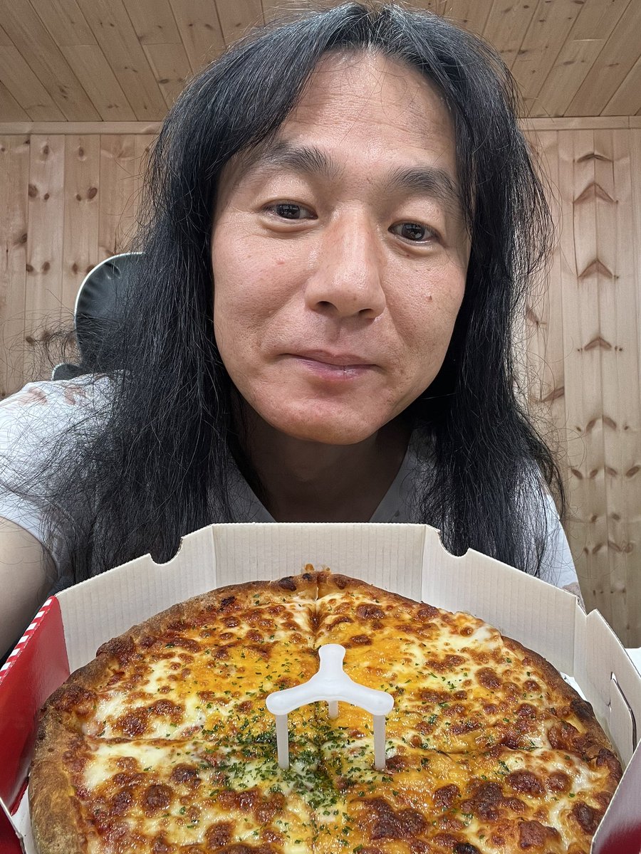 hjfreaks's tweet photo. おやすみなさいませ🍕w https://t.co/uFpIxvI7Ag