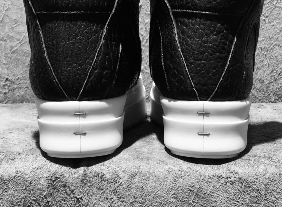 FinalBlow_Chi's tweet photo. Looks like Rick Owens is bringing back the staple sole for AW26 https://t.co/retcH2Y0xD
