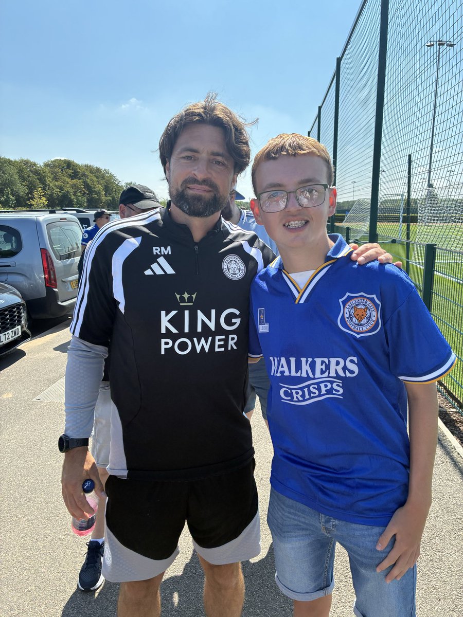 Aza8's tweet photo. Back for another year of heartache. It can’t get any worse than the last 2 seasons can it? Hope Alves gets some decent game time this year 🔥.🦊💙#RusselMartinsBarmyArmy https://t.co/NmNEq6eg3B