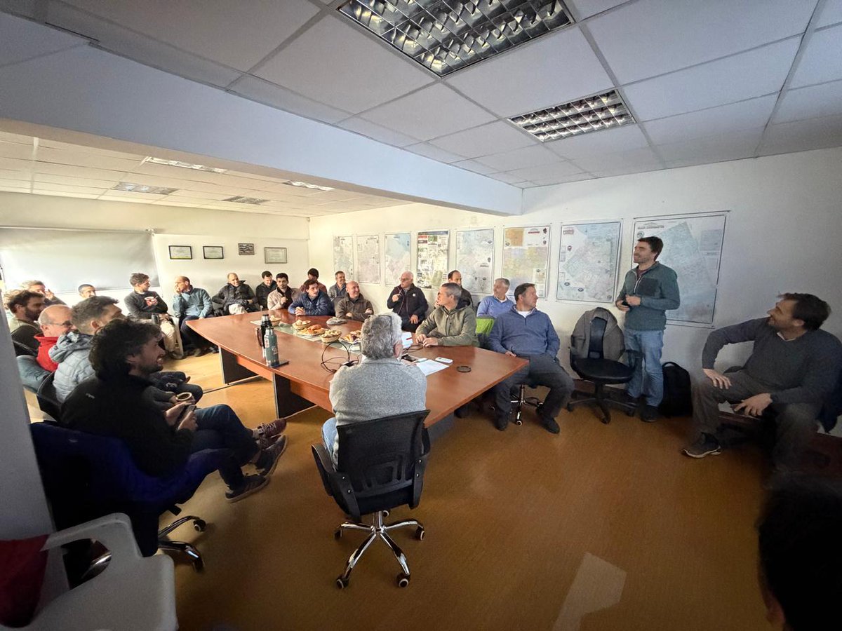 AapreMDQFangio's tweet photo. 🌻¿Qué pasa cuando juntás industria, ganadería y tecnología en una sola jornada?🐂
Eso pasó en la reunión mensual de la Regional Juan Manuel Fangio. Recorrida, preguntas y mucho para llevarse.
Aprender juntos, siempre.
📍Gral. Madariaga
#juntossabemosmas https://t.co/InhGKPeyC8
