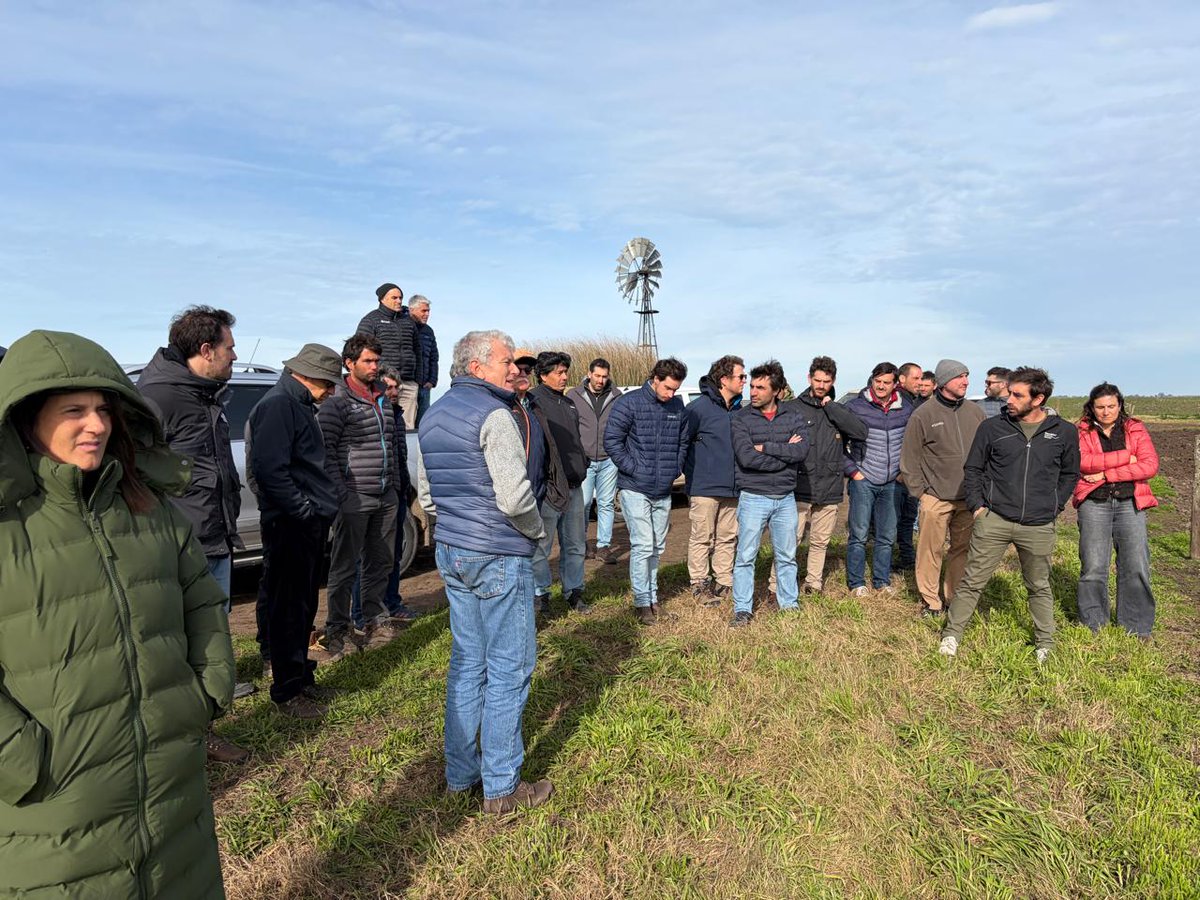 AapreMDQFangio's tweet photo. 🌻¿Qué pasa cuando juntás industria, ganadería y tecnología en una sola jornada?🐂
Eso pasó en la reunión mensual de la Regional Juan Manuel Fangio. Recorrida, preguntas y mucho para llevarse.
Aprender juntos, siempre.
📍Gral. Madariaga
#juntossabemosmas https://t.co/InhGKPeyC8