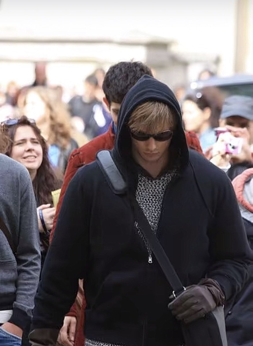 jerecoolguy's tweet photo. this was so fierce. i think we should all start wearing chainmail underneath layers of our clothing https://t.co/8X54c5RevE