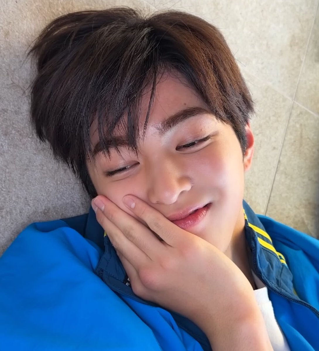 rhdrnsustod's tweet photo. 내 거노노 왼쪽이랑 오른쪽이랑 어케 동일인물이야? 씹알파메일남자아이였다가 갑자기 얼굴핑크핑크애교쟁이되는거 뭐야? 뭐가 진짜모습이야? 진실을 말해줄때까지 아무것도 안믿을거임 https://t.co/hrn1DDyQ7J