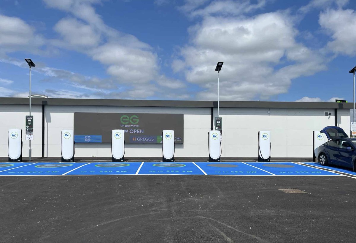 Tesla Charging tweet media