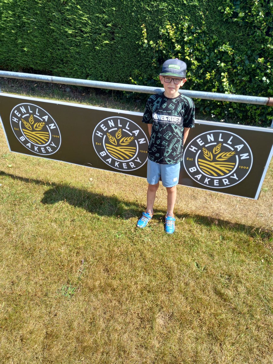 Andylamb11's tweet photo. Had it rep the @CPDHenllanFC and @HenllanBakery but had a good @DyrnyFC day, thank you @JimmyMcNally https://t.co/kspjM29D7T