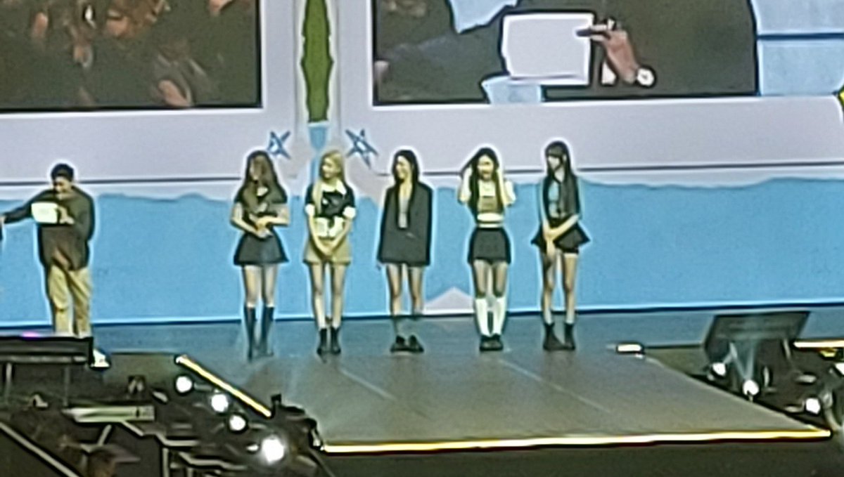 ylrcnxv's tweet photo. checkmate mnl ➡️ bench fm ➡️ born to be mnl ➡️ tunnel vision mnl 

every moment, on any stage
midzy (i) will always fly with you

#ITZYinManila https://t.co/Z0B2bI1XUJ
