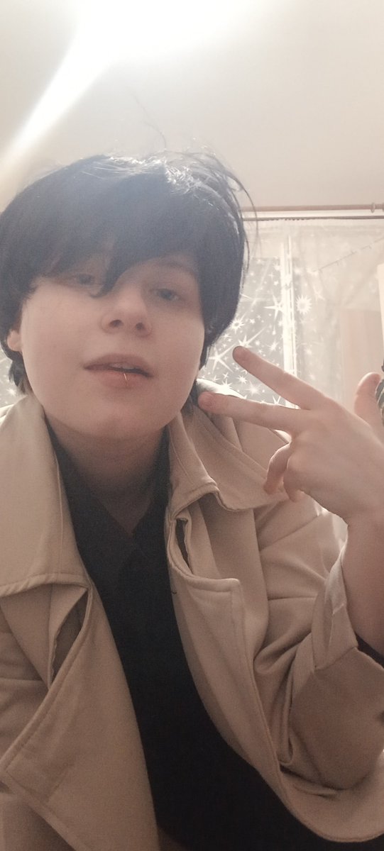 Dipper_Const's tweet photo. What do you think of this cosplay? Idk, could be better, but the seller lied. It was supposed to be a white coat, not "peachy khaki" as they claimed after I asked about the color.
#cosplay #KimDokja #orv #orvcosplay https://t.co/jjGT3Sl8zs