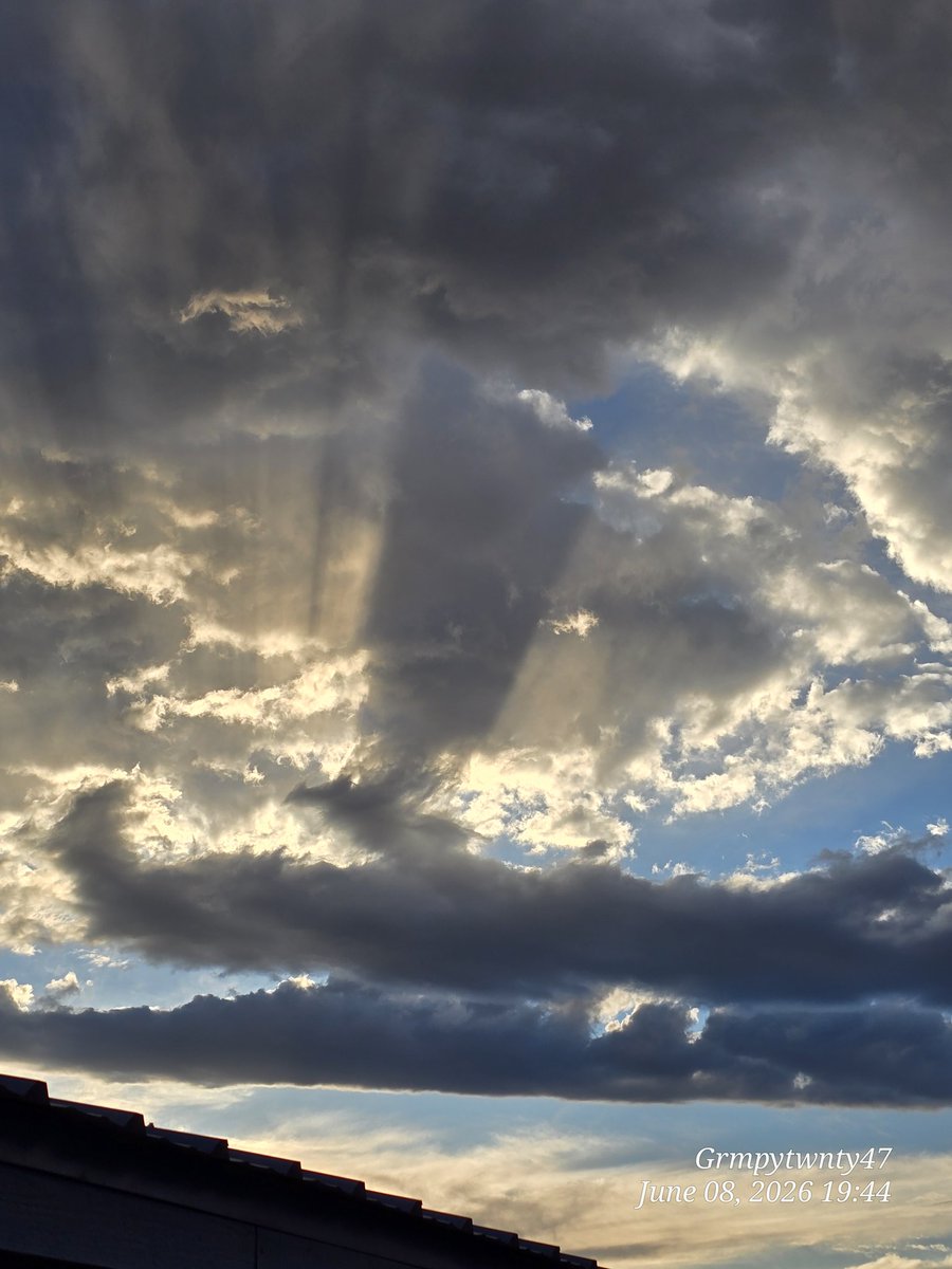 grmpytwnty47's tweet photo. Don't you just love the sky. #nmskies #newmexico https://t.co/0caB1rjayZ