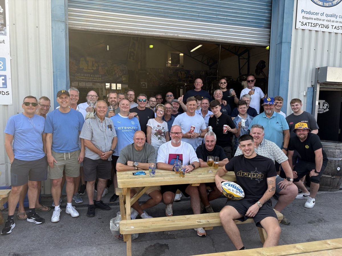 LiamHog1973's tweet photo. @LymmMCFC @ManCity  the best supporters club in the land and all the world!!! 
Summer social 
@4tsbrewery @Jordan92_BOB https://t.co/3ldZnTBl54