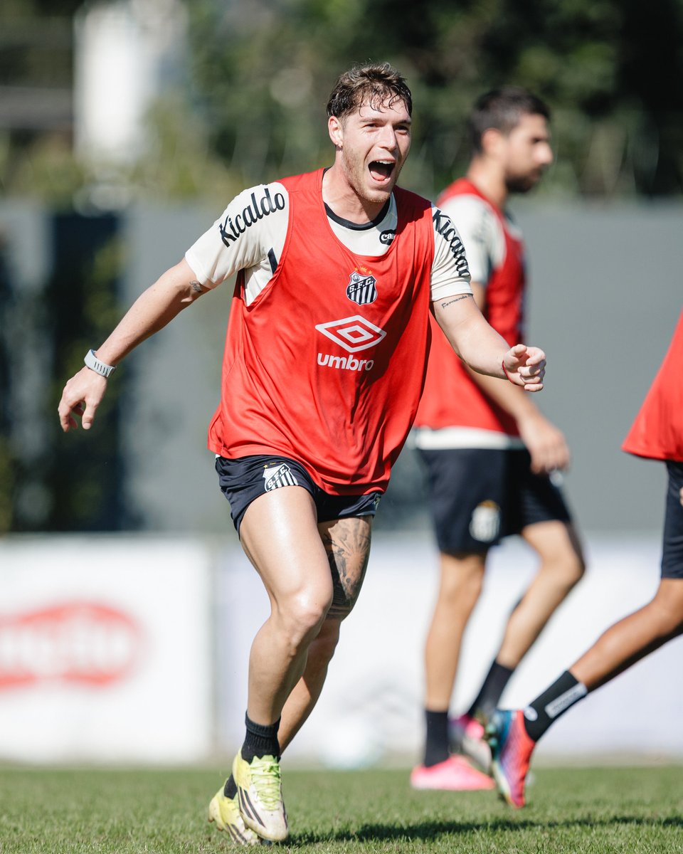 SantosFC's tweet photo. Ben 3️⃣2️⃣! https://t.co/gRcK6HLy1z