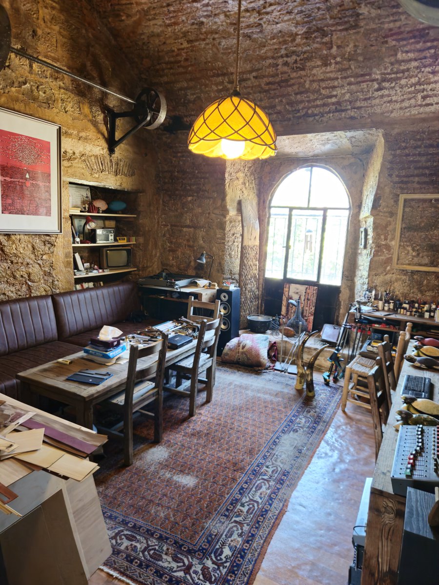 enesguler34's tweet photo. Artık @downtowneminonu 'nun atölyesi var. Hem de İstanbul'un en eski hanında.

Balkapanı Han no: 65

Gelenlere çay kahve ikram sonrası konuşulur. https://t.co/RwB5Dwjte8