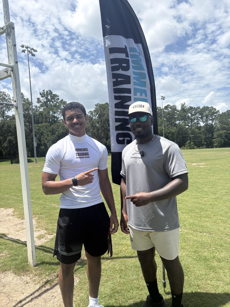 Jerry_Daniels14's tweet photo. Had a Great Time at The Immense Training Performance Camp! @tp_jumpman_23 
Got some Amazing numbers!  
4.5  40 ⏱️ (Laser)
10’ 1.5  Broad Jump 
4.10   5-10-5 (Laser) 
36.0 Vertical Jump https://t.co/ZLZjrDZGlL
