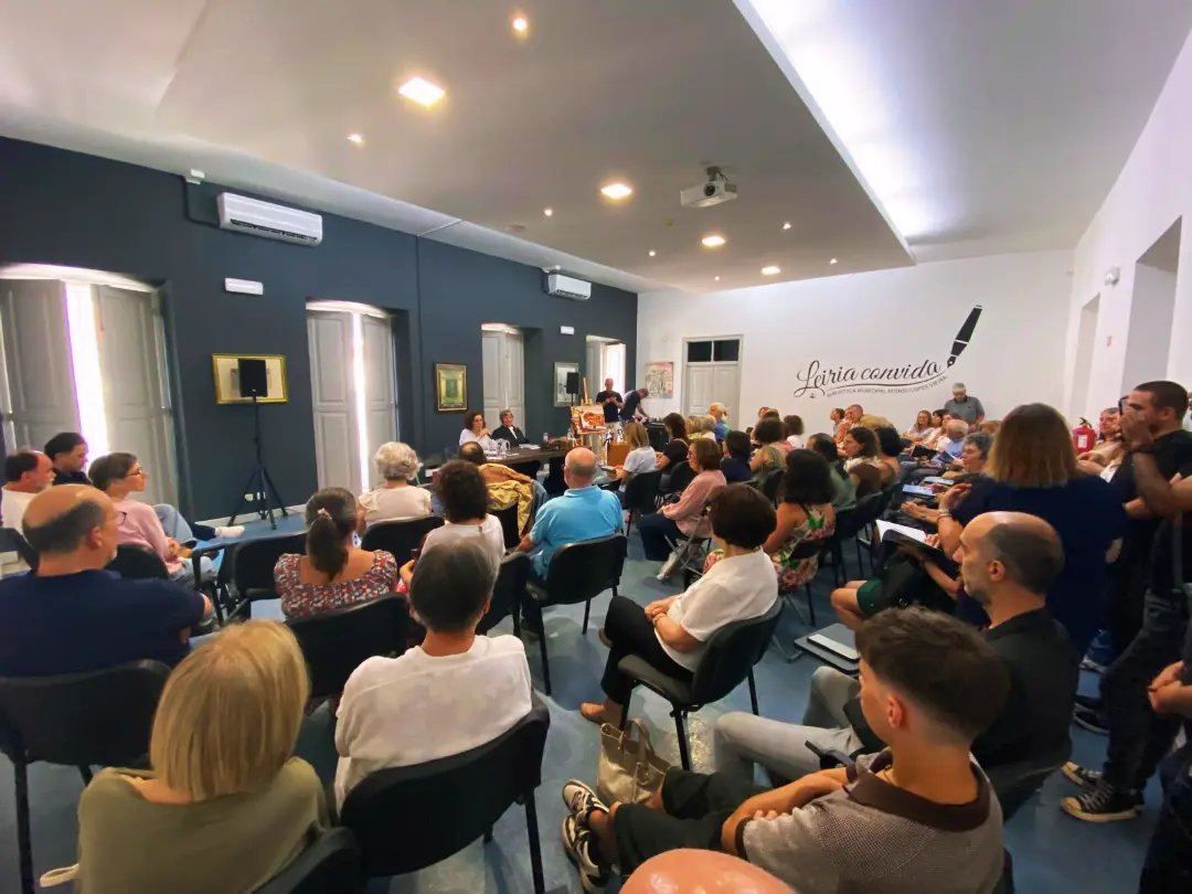 BiblioMunLeiria's tweet photo. 📚✨ Apresentação do livro «Hélène de Beauvoir: os anos de Portugal» de Natália Caseiro
#BibliotecaLeiria #BMALV #Livros #Cultura https://t.co/nbVwMWxwVS