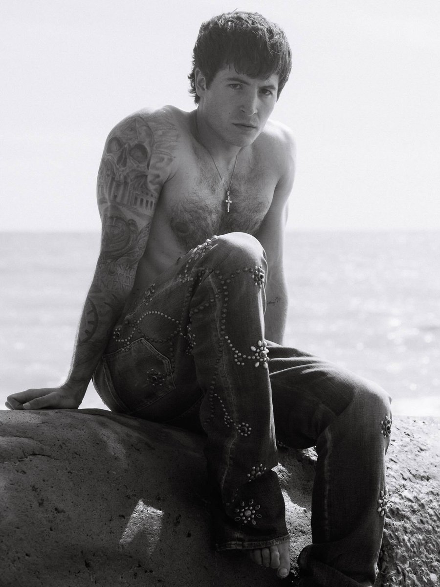 suddenxfear's tweet photo. kieron moore photographed by john armour for behind the blinds https://t.co/XDThLGM1lO