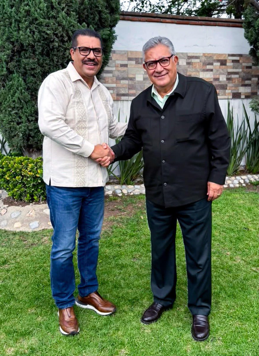SNTE_Seccion_23's tweet photo. El dirigente nacional del #SNTE, Mtro. Alfonso Cepeda Salas, y el Srio. Gral. de la #Sección15, @saidvargasmx, fortalecen el trabajo conjunto para impulsar soluciones a las demandas laborales, salariales y profesionales de las y los trabajadores de la educación de #Hidalgo. 🤝📚 https://t.co/81jKs6tPGi