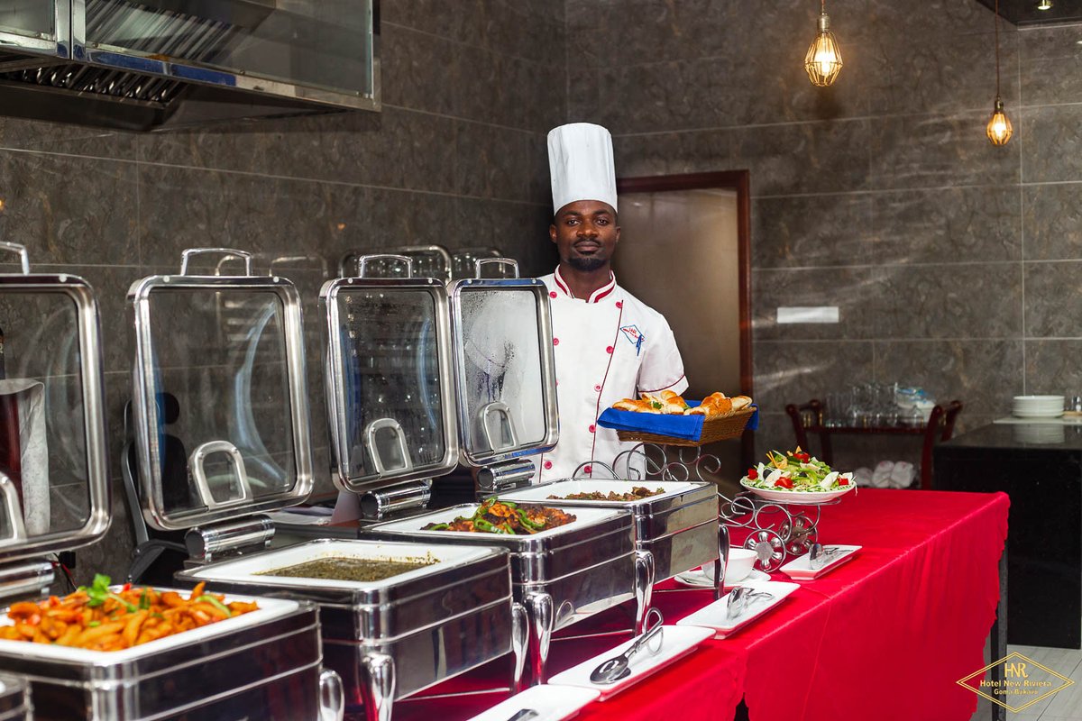 RivieraBukavu's tweet photo. 👨🍳 Le buffet est prêt ! Nos chefs ont préparé une sélection gourmande et variée, pensée dans les moindres détails pour ravir votre palais.
#NewRivieraBukavu #RestaurantOkapi #BuffetGourmand #SaladeFraiche #GastronomieBukavu #BukavuEats #CadreEnchanteur https://t.co/n1ff24JQK8