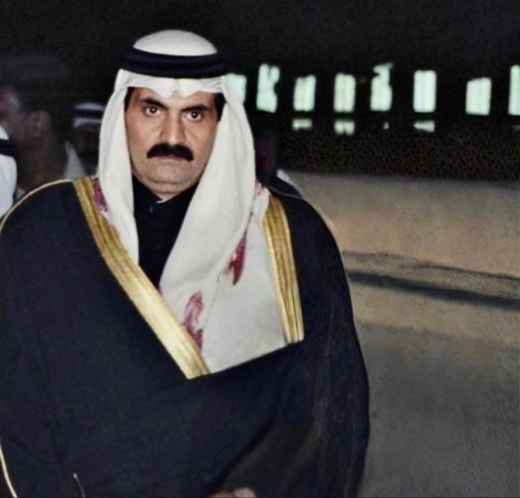 sjx__'s tweet photo. سيظل قلبي نابضاً بحب هذه الأرض وأهلها، فهي أول ما وقعت عليه العين وأول ما التصق به الخيال وأوصيكم بالثبات على الحق والاستقامة على طريقي مهما تبدلت الأيام والأحوال 

- الشيخ حمد بن خليفة آل ثاني https://t.co/dCFL3a72dH