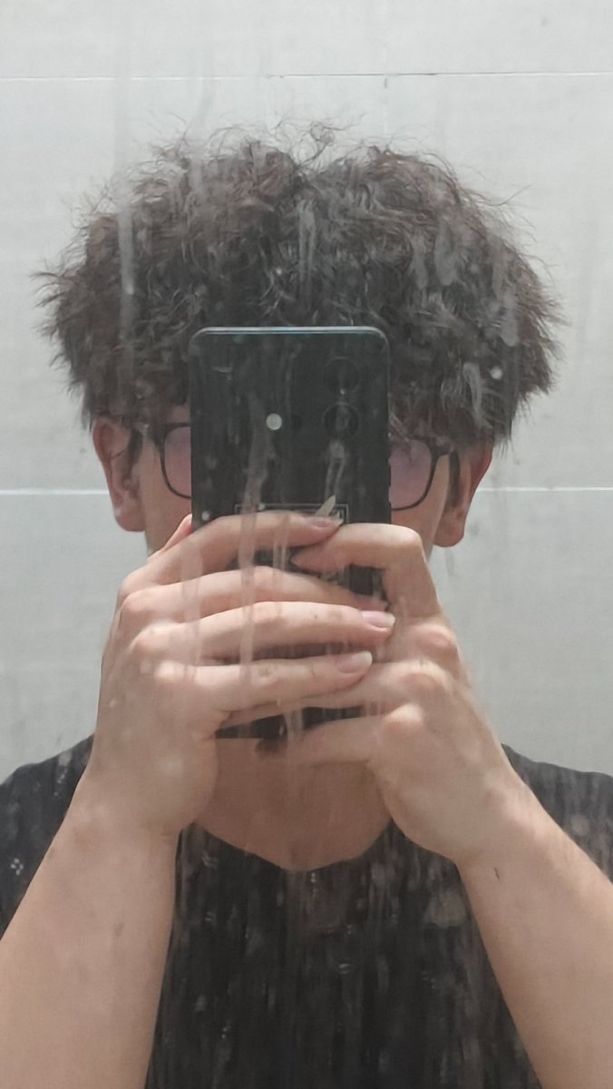 OVOneedlove's tweet photo. 宿舍镜子有点脏。。 https://t.co/HknmYzuJ3o