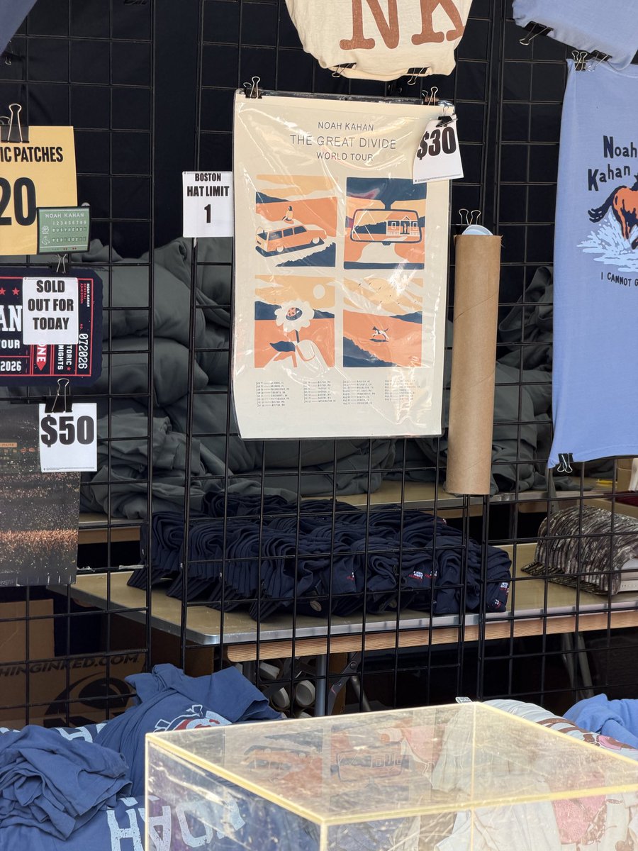 LeitnerMcQueen's tweet photo. sold out right in front of me :) https://t.co/LWV3ZLYDG5