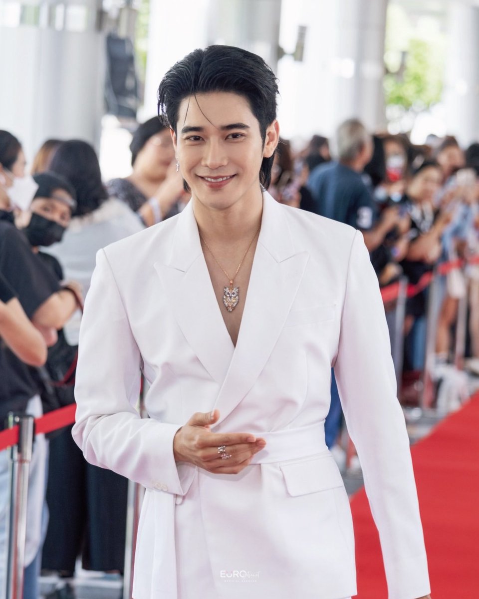 euroyswofficial's tweet photo. ยูโร บนพรมแดงงานประกาศรางวัลโทรทัศน์ทองคำ ครั้งที่ 40  ประจำปี 2568 ✨

EURO SHINE X TVG AWARDS
#โทรทัศน์ทองคำครั้งที่40xยูโร
#โทรทัศน์ทองคำครั้งที่40 #รางวัลโทรทัศน์ทองคำ
#Euroyotsawat #ยูโรยศวรรธน์ https://t.co/w7BKqAaef4
