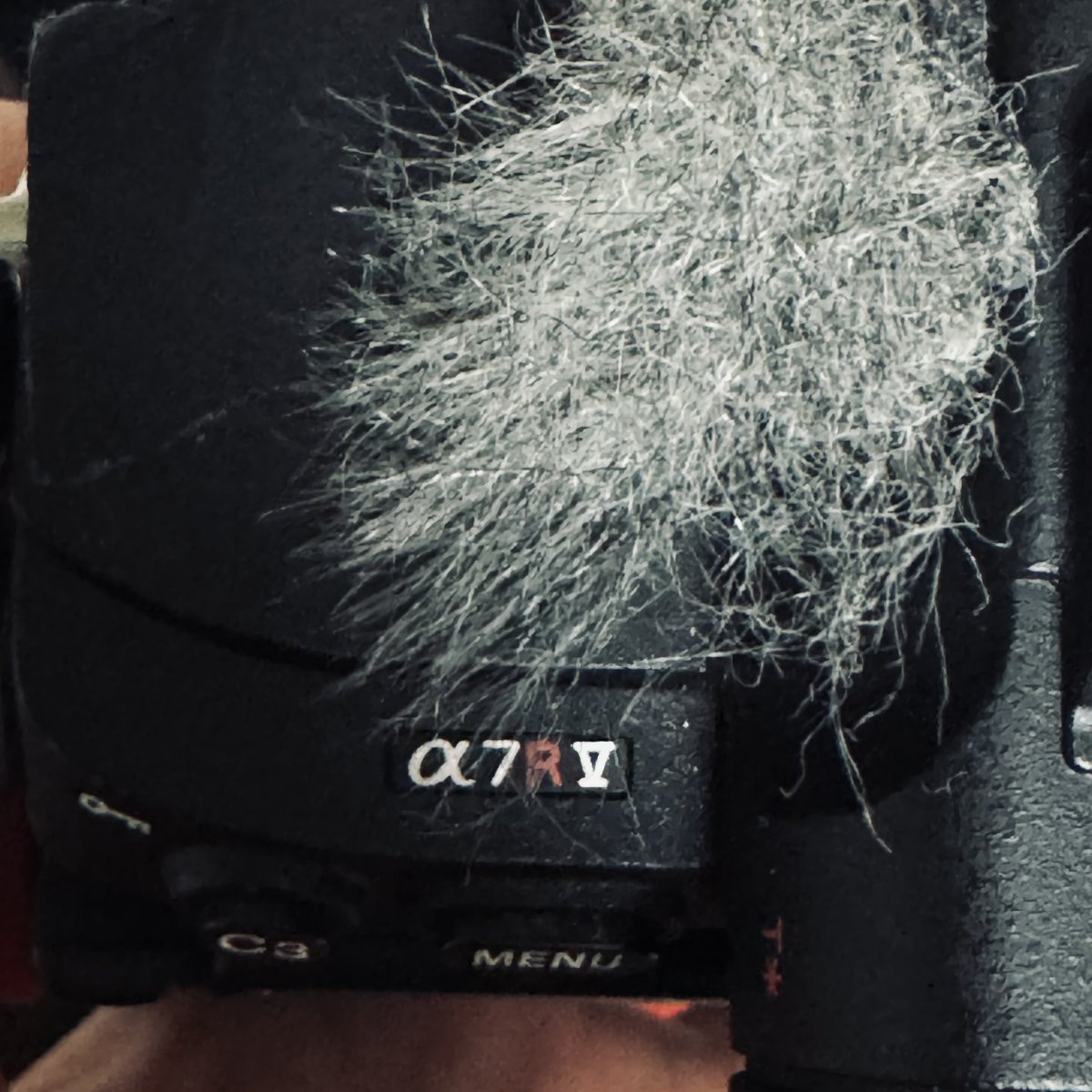 pochio15's tweet photo. α7RⅤ。　現在はα7RⅥが出たため、Vは世代がひとつ下がる。

vとⅥの最も大きい違いは、、、、、

8k24pまでしか取れないvと
8k30pまで撮れるⅥ

これは、ビデオ屋にはらかなりデカい。

今日も8kで撮ってきたけど、あとから色々な画角に変更できる

ワンオペだったとしても、まるで複数カメラでスイッチしてるみたいに撮れる。

オススメ。