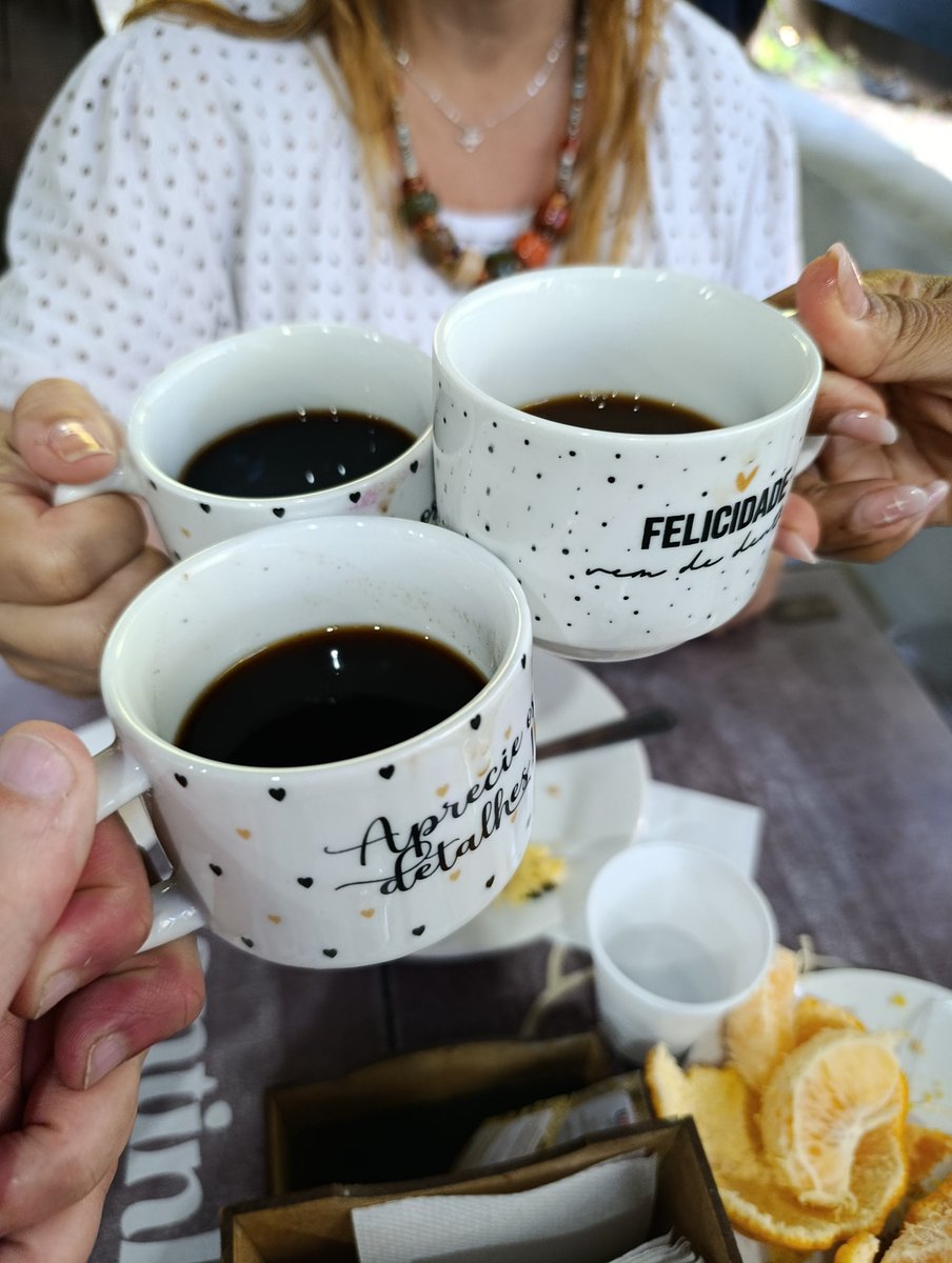 BricioSCruz's tweet photo. Café, conversa boa e amizade: receita simples para um dia feliz. ☕🤎 https://t.co/tN8BLZFmU6