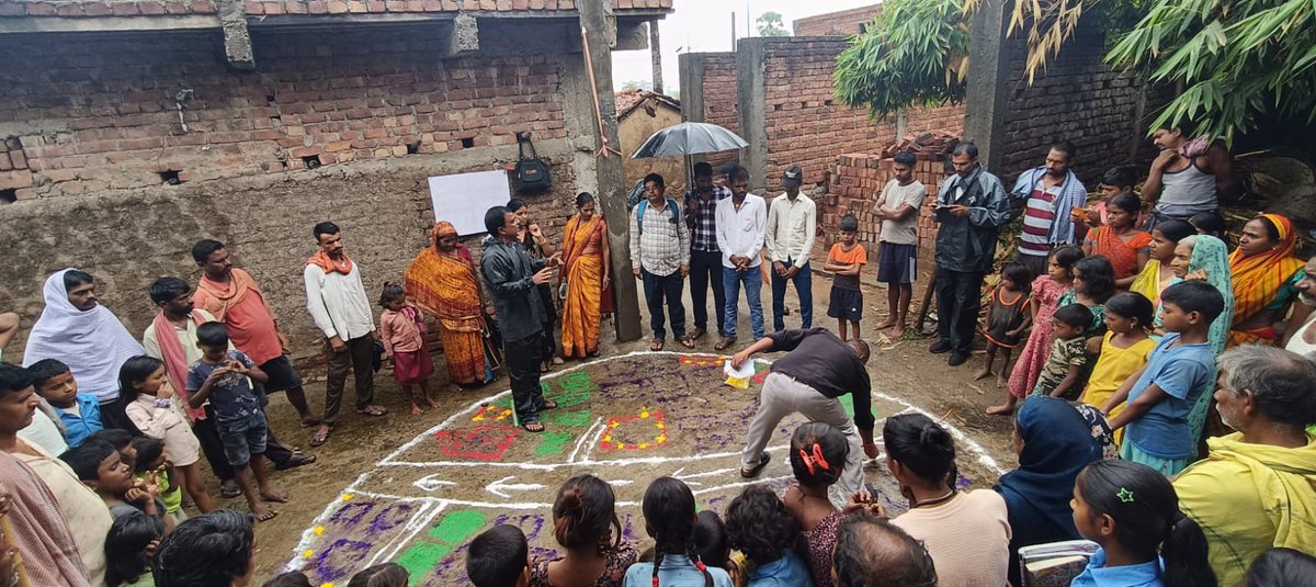 MissionNNalanda's tweet photo. समुदाय आधारित संपूर्ण स्वच्छता (CLTS) अभियान का आयोजन किया गया।  
स्थान: ग्राम पंचायत राज - #कावा, महादलित टोला (वार्ड संख्या-15), प्रखंड - #हिलसा, #नालंदा।
@dmnalanda
@rajeshkbas42
@IPRDBihar
@LSBA_Bihar
@BiharRDD
@swachhbharat https://t.co/0WThl694s2