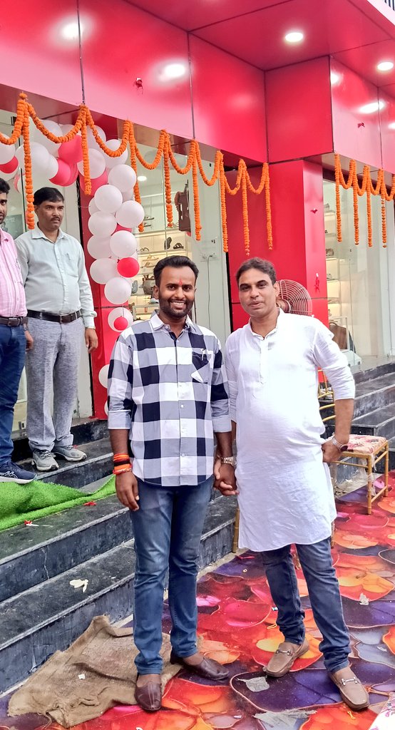 prakashraioffic's tweet photo. गढ़वा (टाउन हॉल के समीप) प्रिय बड़े भाई पंकज तिवारी जीको बाटा (Bata) केनए फुटवियर प्रतिष्ठान के भव्यशुभारंभ की हार्दिक शुभकामनाएं💐बाबा बंशीधर की कृपा से आपका यह प्रतिष्ठान अपार तरक्की पाए अनंत बधाइयाँ💐♥️ #Garhwa #BataIndia #NewStoreLaunch
#BataIndia #BataShoes #SurprisinglyBata https://t.co/8HapeFnwBz