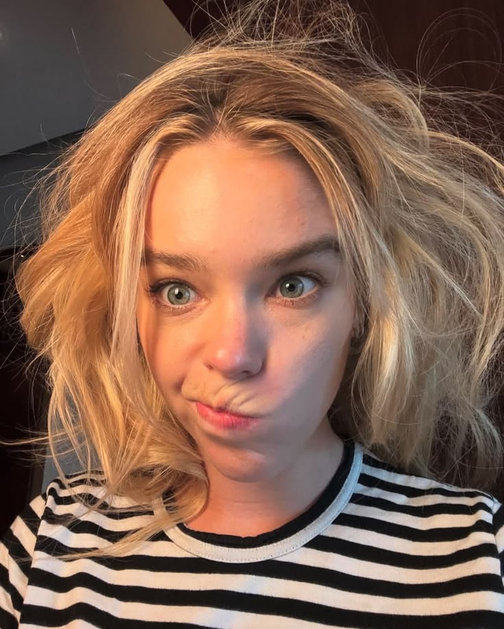 THEFACECARD1's tweet photo. BLONDE IS BEAUTIFUL PT 3 https://t.co/n8Yu4TxtMk