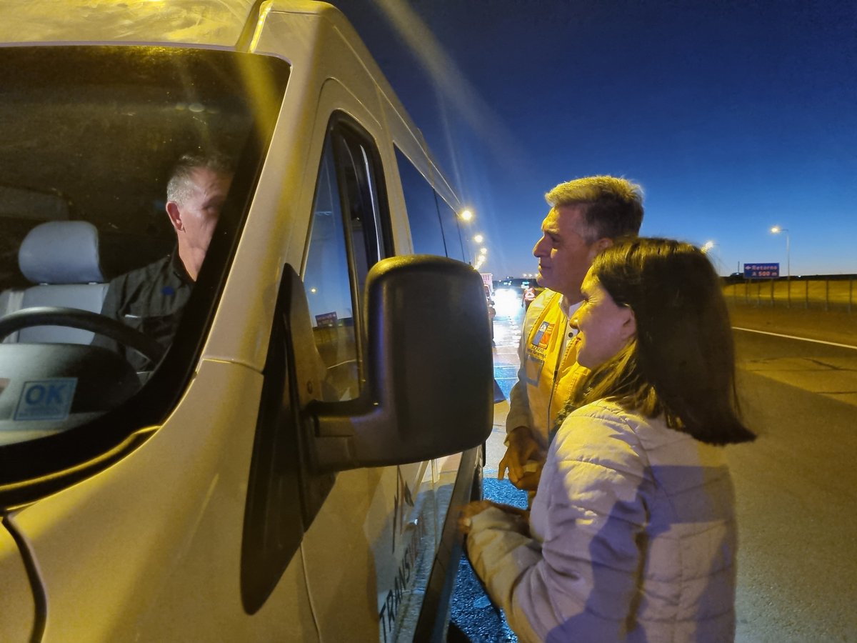 Senda_Tarapaca's tweet photo. 🚗Ante el aumento de los desplazamientos por la #FiestaDeLaTirana, junto a la @MTTTarapaca @conaset @rutasiquique iniciamos campaña preventiva en la Ruta A- 16, reforzando el autocuidado y la seguridad vial. 

#ToleranciaCero al alcohol y otras drogas en la conducción. https://t.co/qSdkdSWqhP