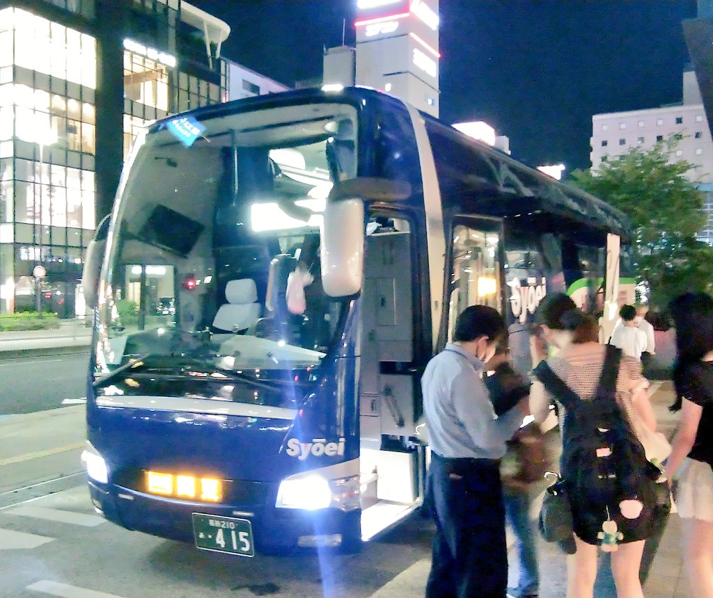 bisargento's tweet photo. 出撃完。
出発の1時間半前に車両��更のメールが来て乗車してみると元々は4列シートの車両だったのが3列シートのゆったり車両へと変更されたのが分かり。これはラッキーなパターン、当たりだったという事が分かりました🎯さくら高速バスさんありがとうございます👏 https://t.co/DtbbkYsJZk