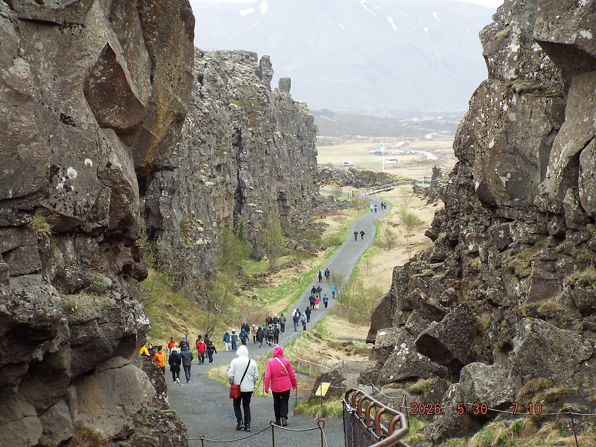 Trinity_U's tweet photo. After a spring course on Iceland’s geology, economy, and culture, students took their learning abroad through Trinity's Beyond the Classroom series, from glacier hikes to a conversation with Iceland’s president, Halla Tómasdóttir. https://t.co/sUeJKuDt0n https://t.co/Xo7fzeDQBT