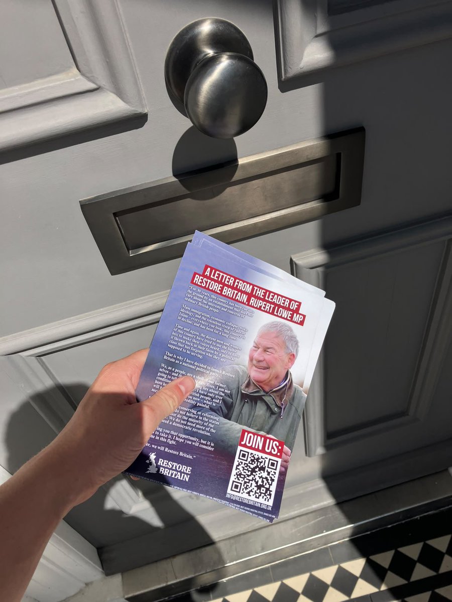 StephLondonUK's tweet photo. Volunteers leafleted 700 homes today in Wandsworth for @RestoreBritain.

It cannot be overstated how hardworking and dedicated our members are.

Pint to follow 🍻 🇬🇧 https://t.co/2Uwj7fysrc