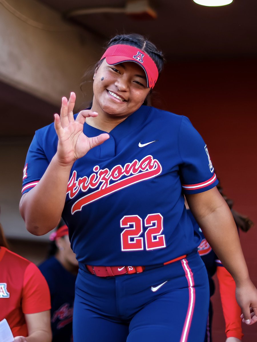 ArizonaSoftball's tweet photo. wishing a very happy birthday to @sinaleisavea22! 🥳 https://t.co/If6ucTKSv3