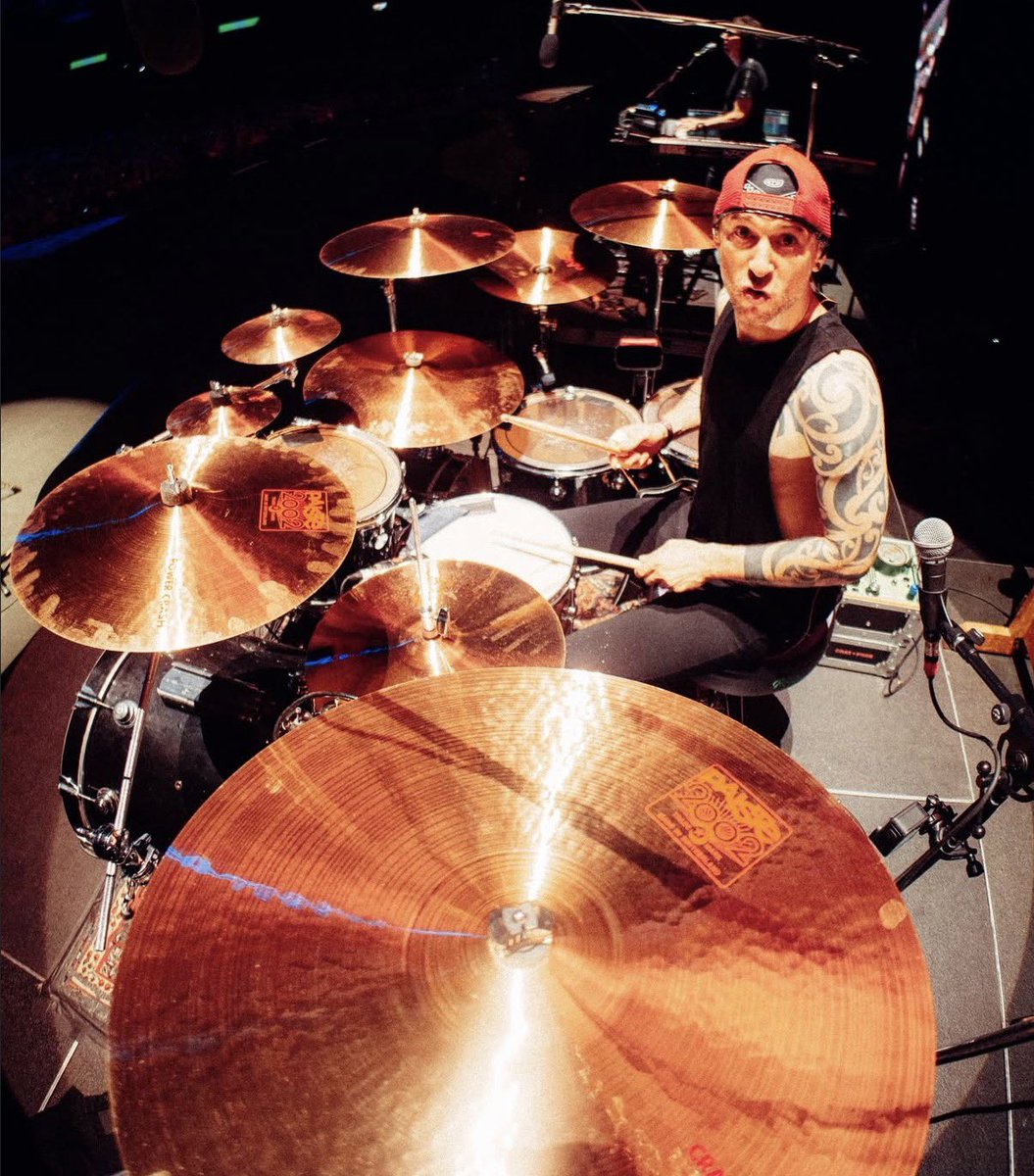 guadierbakera's tweet photo. feliz día del baterista argentino a estas dos bestias https://t.co/14v592yx7Q