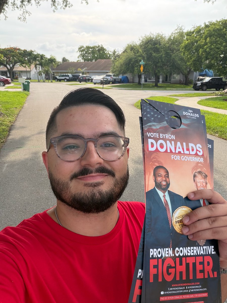 ByronWarRoom's tweet photo. Together, we're earning every vote. 🇺🇸 https://t.co/8g4Y07rVsa