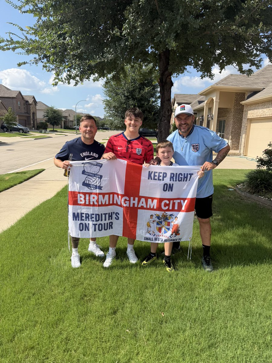 Mezza0102's tweet photo. Come one England 🦁🦁🦁
#ssnthreelions https://t.co/0YRpudkfIp