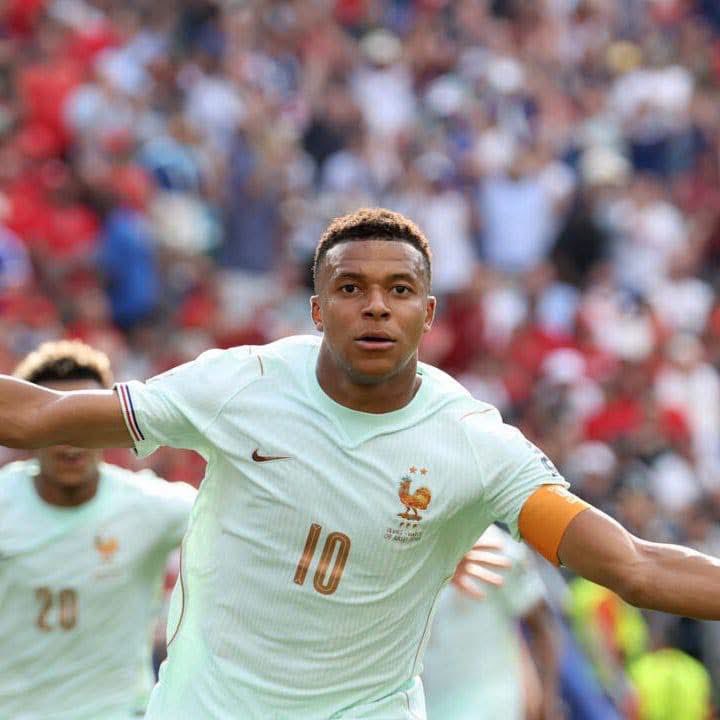 PFootballworld's tweet photo. 🚨 France have 𝐍𝐄𝐕𝐄𝐑 lost a World Cup match when Mbappé has started. 🇫🇷 https://t.co/dKAfWMO3bz