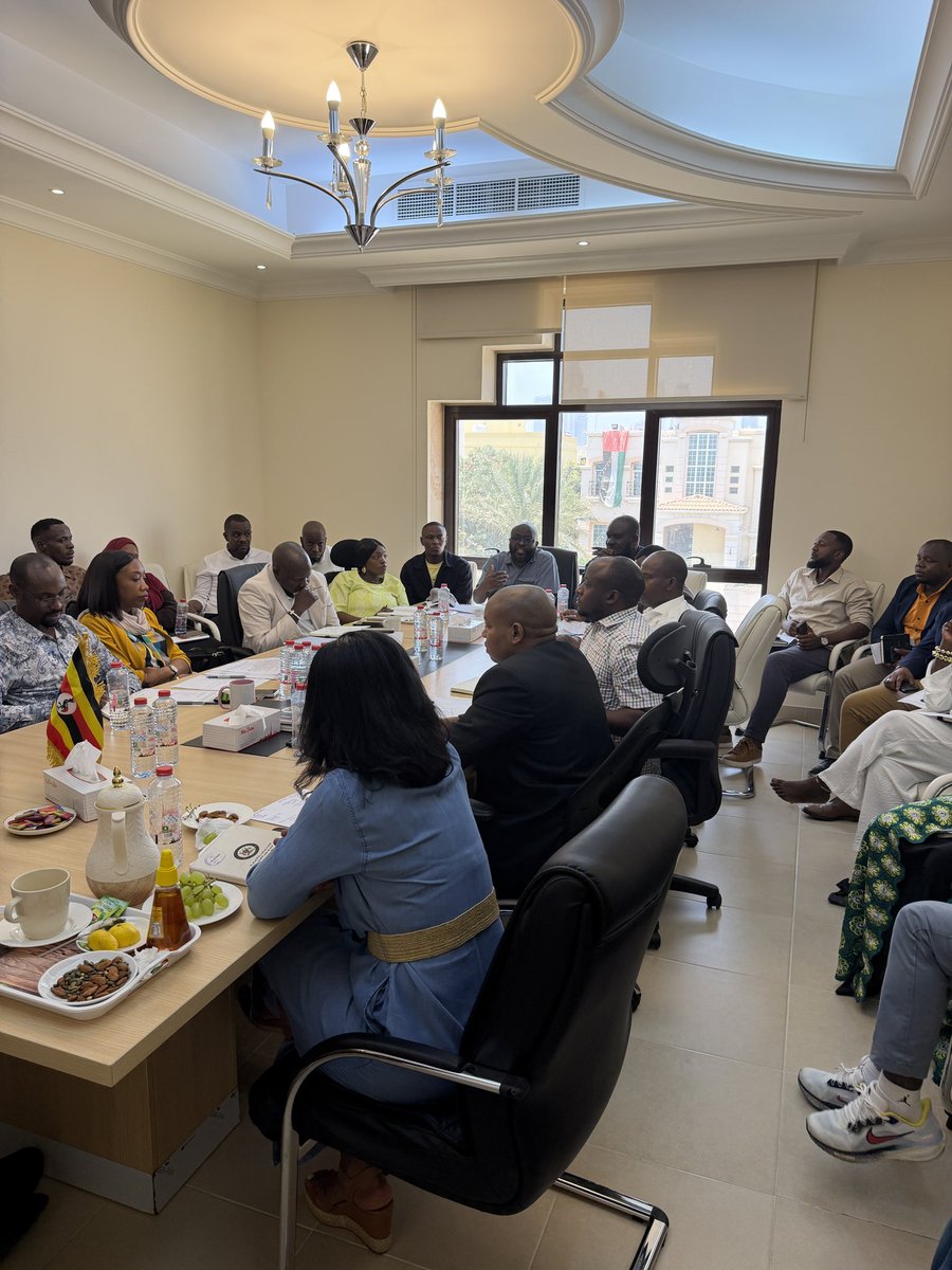 Auucommunity's tweet photo. Today, the Executive Members of the Association of Ugandans in the UAE (AUU) had the honor of meeting with His Excellency, the Ambassador of the Republic of Uganda to the United Arab Emirates,Zaake wanume Kibedi.@UgandaUae
#unityfordevelopment https://t.co/UsJAuwM7kO