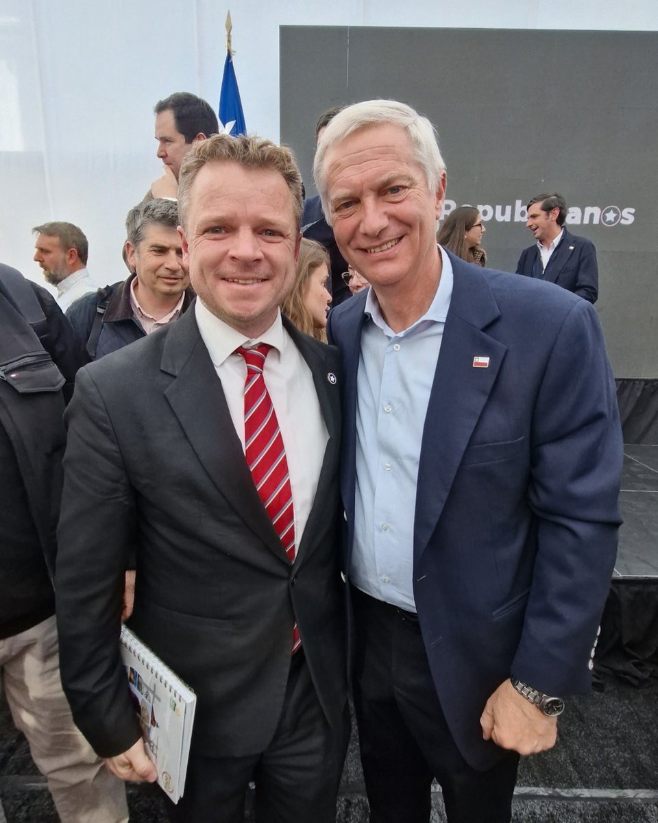 candrews_cl's tweet photo. Excelente encuentro Republicano con la presencia del Presidente José Antonio Kast https://t.co/LeNfGbyyaX