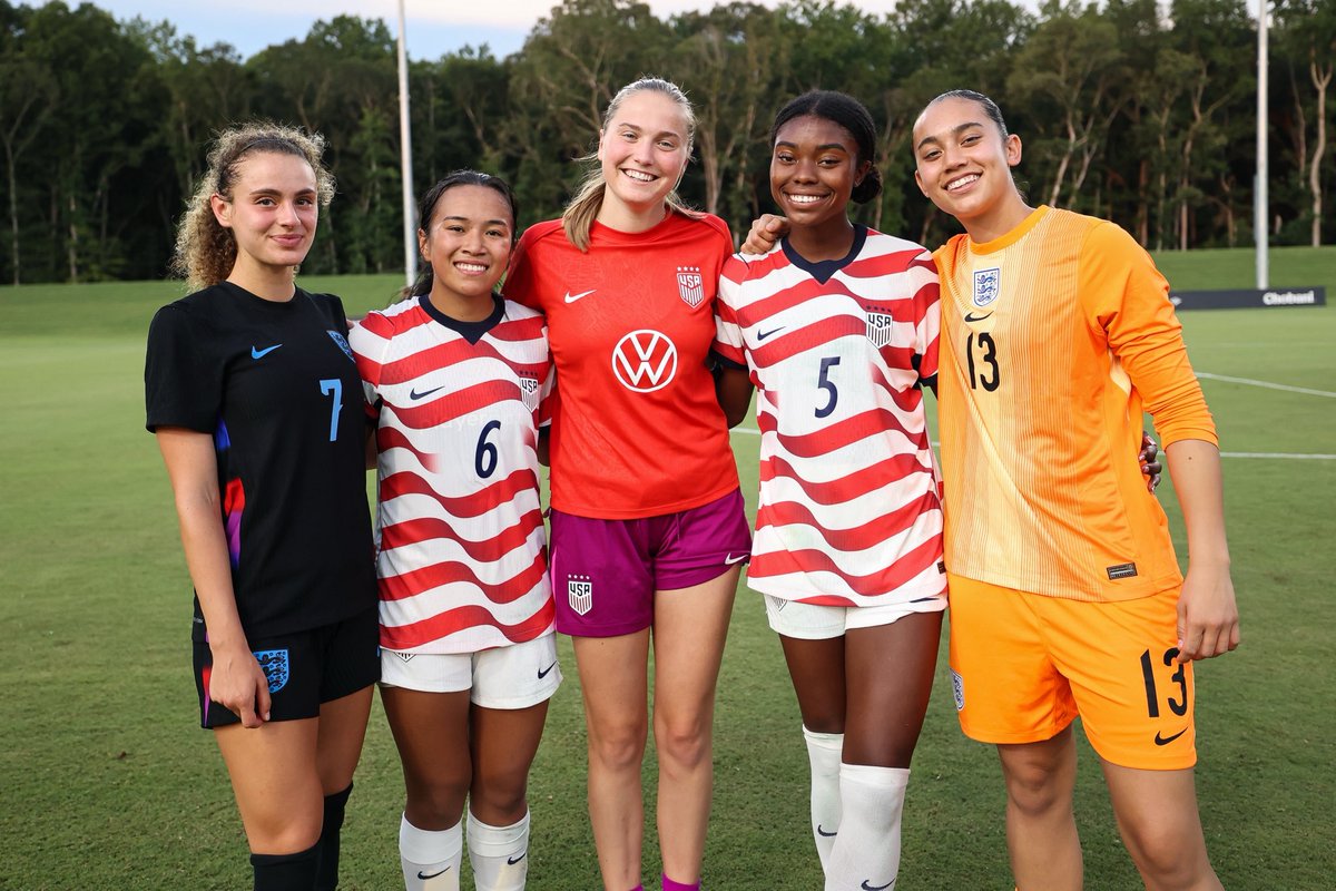 StanfordWSoccer's tweet photo. 🌲 on the U-20 Stage 🏴󠁧󠁢󠁥󠁮󠁧󠁿 🇺🇸 

#GoStanford https://t.co/WTvAEOAJ39